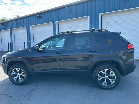 Used 2015 Jeep Cherokee Trailhawk w/ Comfort/Convenience Group AWD/4WD image 9