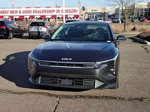 Used 2025 Kia K4 LXS image 3