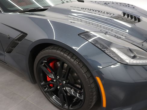 Used 2019 Chevrolet Corvette Stingray Coupe w/ Carbon Flash Badge Package RWD image 21