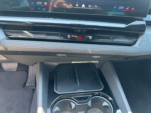 Certified 2025 BMW 530i w/ Premium Package image 25