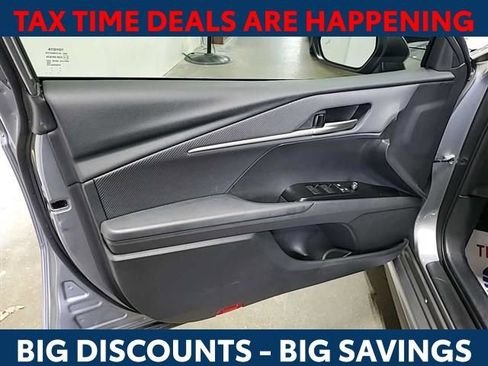 Used 2025 Toyota Camry SE image 4