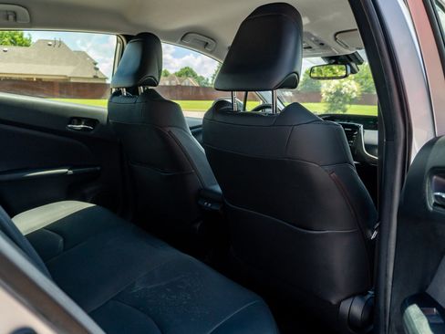 Used 2021 Toyota Prius XLE FWD image 16