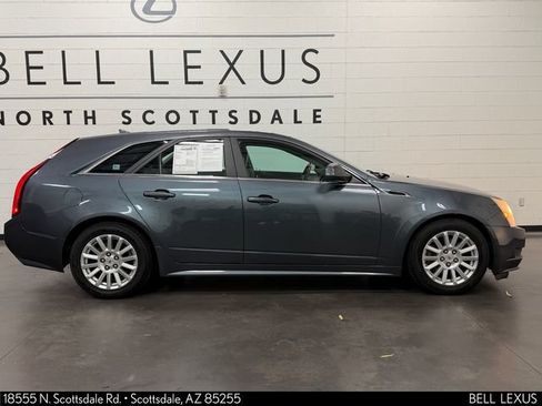 Used 2011 Cadillac CTS Luxury RWD image 3