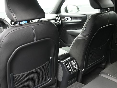 Used 2023 Volvo XC40 Recharge Ultimate w/ Protection Package Premier image 18