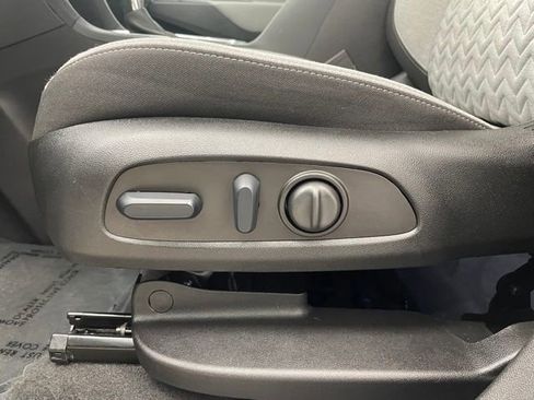 Certified 2024 Chevrolet Equinox LS w/ LS Convenience Package image 9