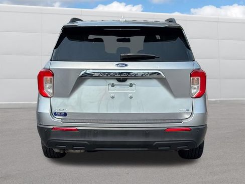 Used 2020 Ford Explorer XLT w/ Comfort Package AWD/4WD image 4