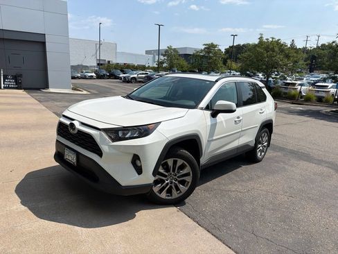 Used 2021 Toyota RAV4 XLE Premium AWD/4WD image 4