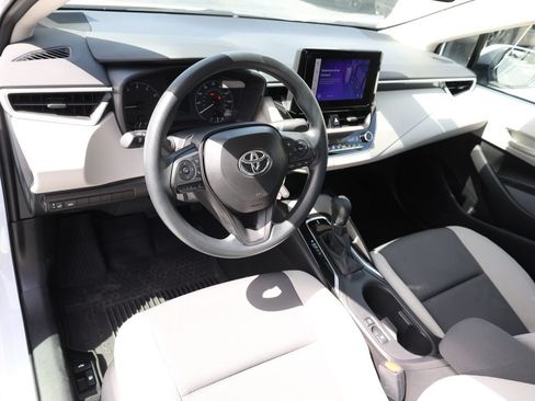 Used 2025 Toyota Corolla LE FWD image 12