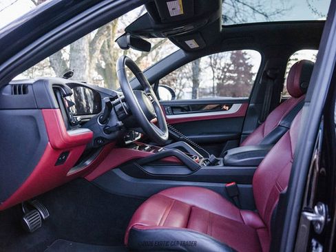 Used 2024 Porsche Cayenne S image 27