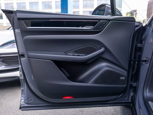 Certified 2025 Porsche Macan Electric RWD image 36
