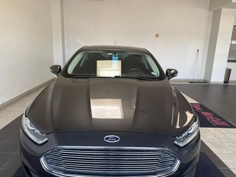 Used 2015 Ford Fusion SE FWD image 3