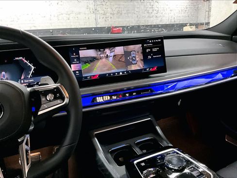 Certified 2025 BMW 760i xDrive AWD/4WD image 9