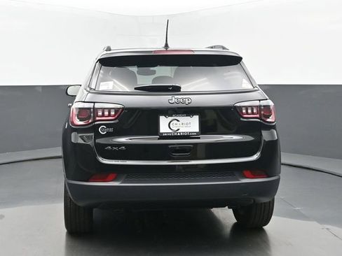 New 2025 Jeep Compass Latitude w/ Sun & Sound Group AWD/4WD image 5