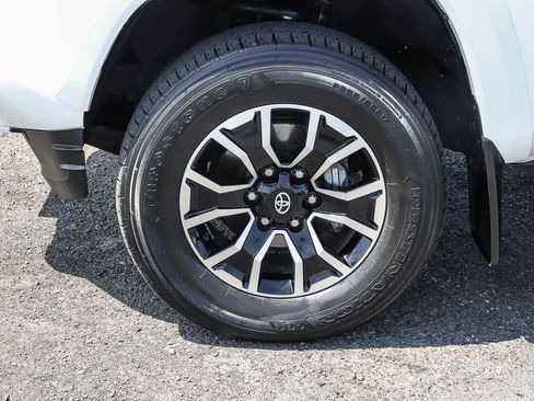 Used 2023 Toyota Tacoma TRD Sport AWD/4WD image 17