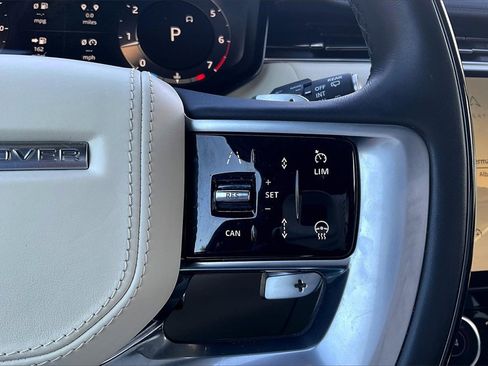 Used 2023 Land Rover Range Rover SE image 11