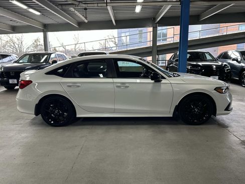 Used 2024 Honda Civic Sport image 2