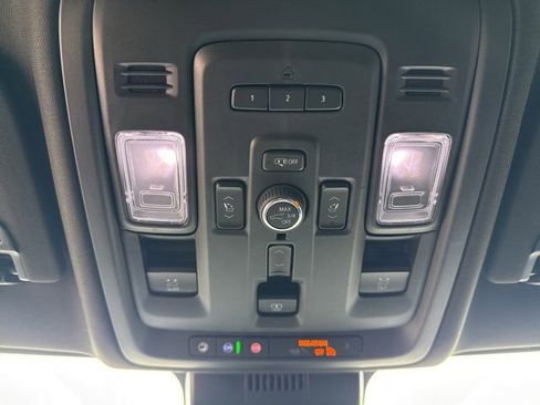 Used 2024 GMC Yukon Denali image 29