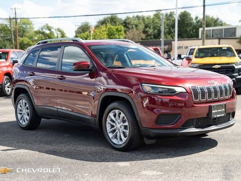 Used 2021 Jeep Cherokee Latitude image 3