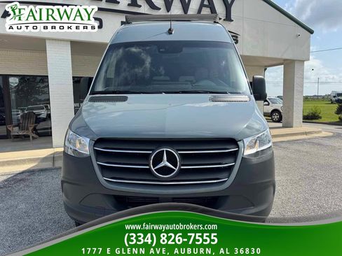 Used 2022 Mercedes-Benz Sprinter 2500 image 3