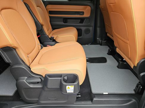 Used 2025 Volkswagen ID. Buzz Pro S Plus w/ Cupholders Package AWD/4WD image 28