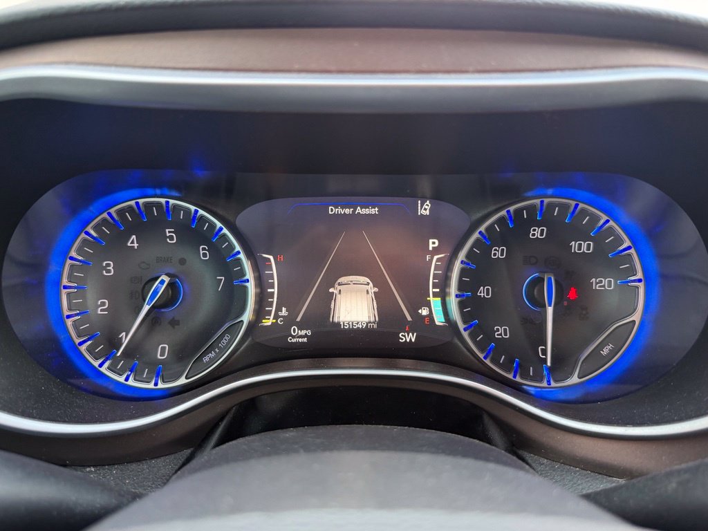 Used 2018 Chrysler Pacifica Touring-L Plus w/ Advanced Safetytec Group FWD image 12