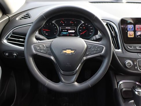 Used 2018 Chevrolet Malibu LT image 17