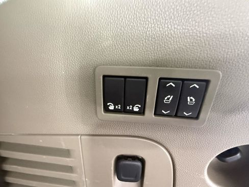 Used 2017 Chevrolet Tahoe Premier AWD/4WD image 39