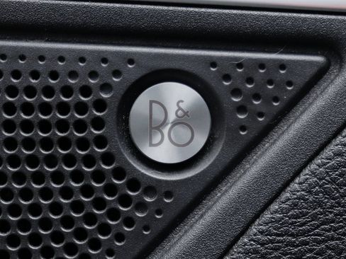 Used 2021 Ford Edge Titanium w/ Cargo Accessory Package image 18