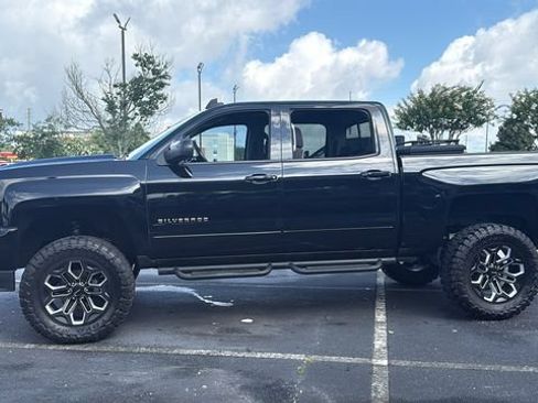 Used 2017 Chevrolet Silverado 1500 LT w/ All Star Edition AWD/4WD image 4