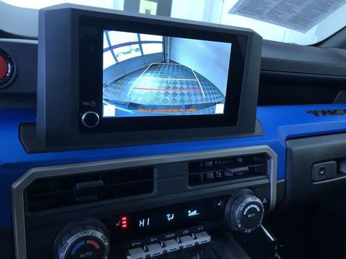 Certified 2025 Toyota Tacoma TRD Off-Road image 22