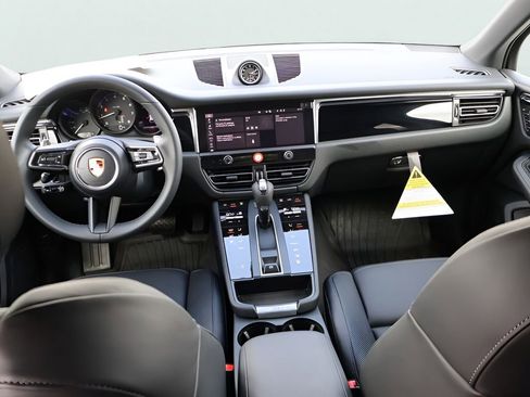 New 2026 Porsche Macan AWD/4WD image 17