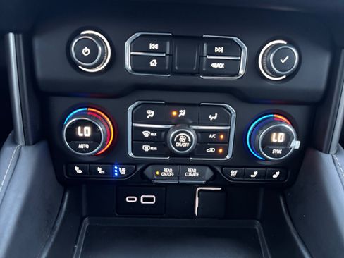 Used 2024 Chevrolet Tahoe Premier RWD image 21
