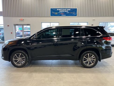 Used 2019 Toyota Highlander XLE image 8