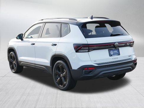 Used 2025 Volkswagen Taos SE image 5