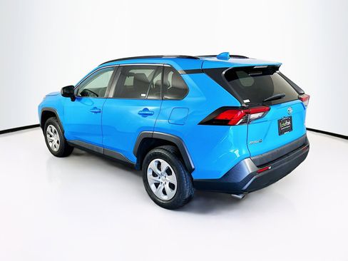 Used 2019 Toyota RAV4 LE w/ Carpet Mat Package image 5