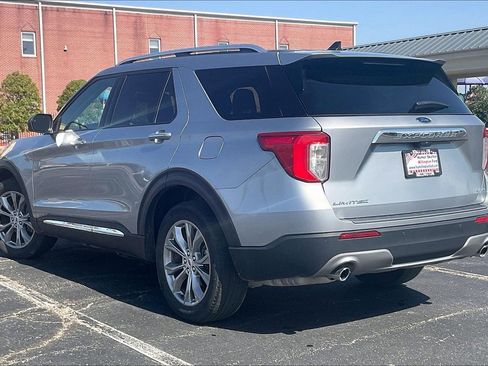 Used 2023 Ford Explorer Limited image 3