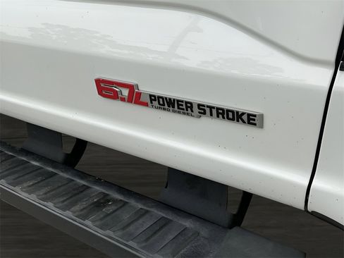 Certified 2024 Ford F250 Lariat w/ Black Appearance Package image 19