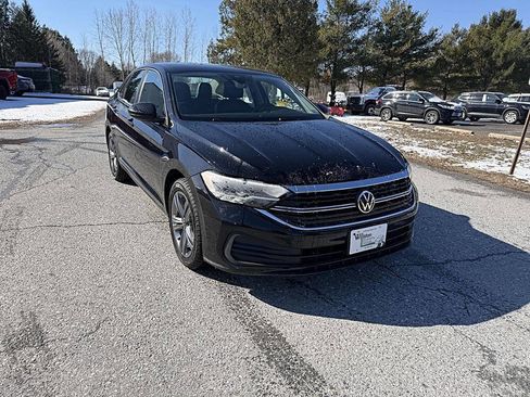Used 2023 Volkswagen Jetta SE image 7
