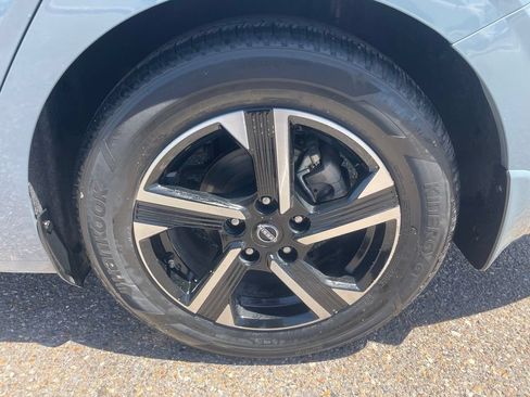 Certified 2025 Nissan Sentra SV FWD image 17
