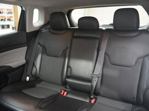 Used 2022 Jeep Compass Latitude FWD image 32