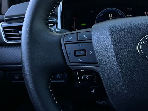 Used 2025 Toyota Camry SE image 33