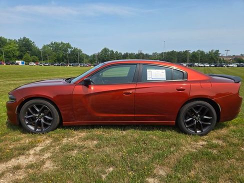 Used 2020 Dodge Charger SXT w/ Blacktop Package RWD image 4