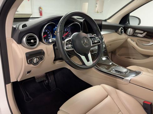 Used 2020 Mercedes-Benz GLC 300 image 4