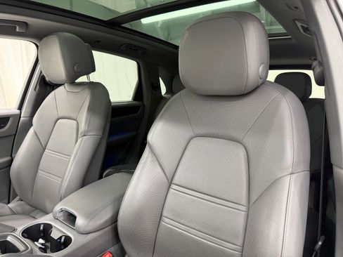Certified 2023 Porsche Cayenne AWD/4WD image 34