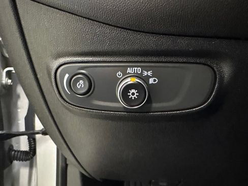 Used 2018 Chevrolet Equinox LT AWD/4WD image 25