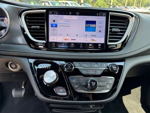 New 2026 Chrysler Pacifica Select image 26