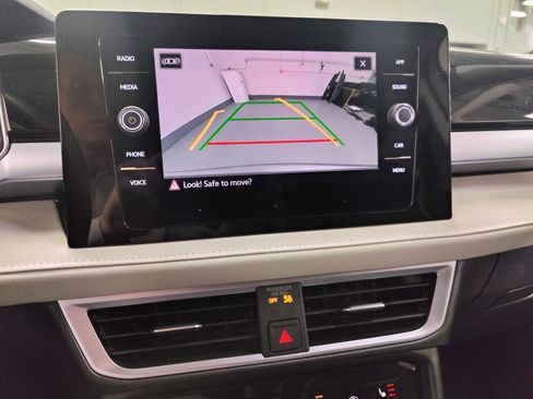 Used 2025 Volkswagen Taos SE image 20