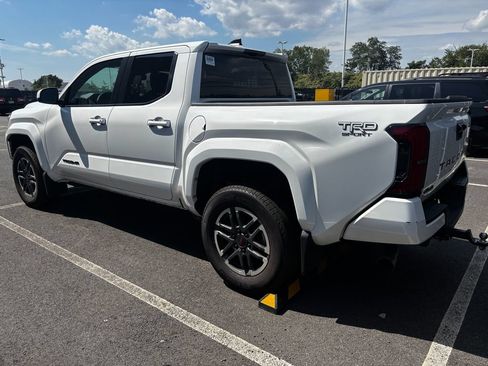 Used 2026 Toyota Tacoma TRD Sport AWD/4WD image 4