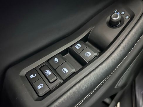 Used 2022 Jeep Grand Cherokee L Laredo image 5