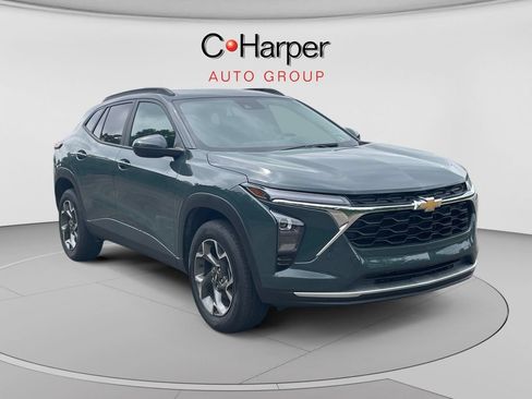 Used 2025 Chevrolet Trax LT w/ LT Convenience Package FWD image 1